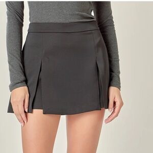 ENGLISH FACTORY• black satin pleated skort